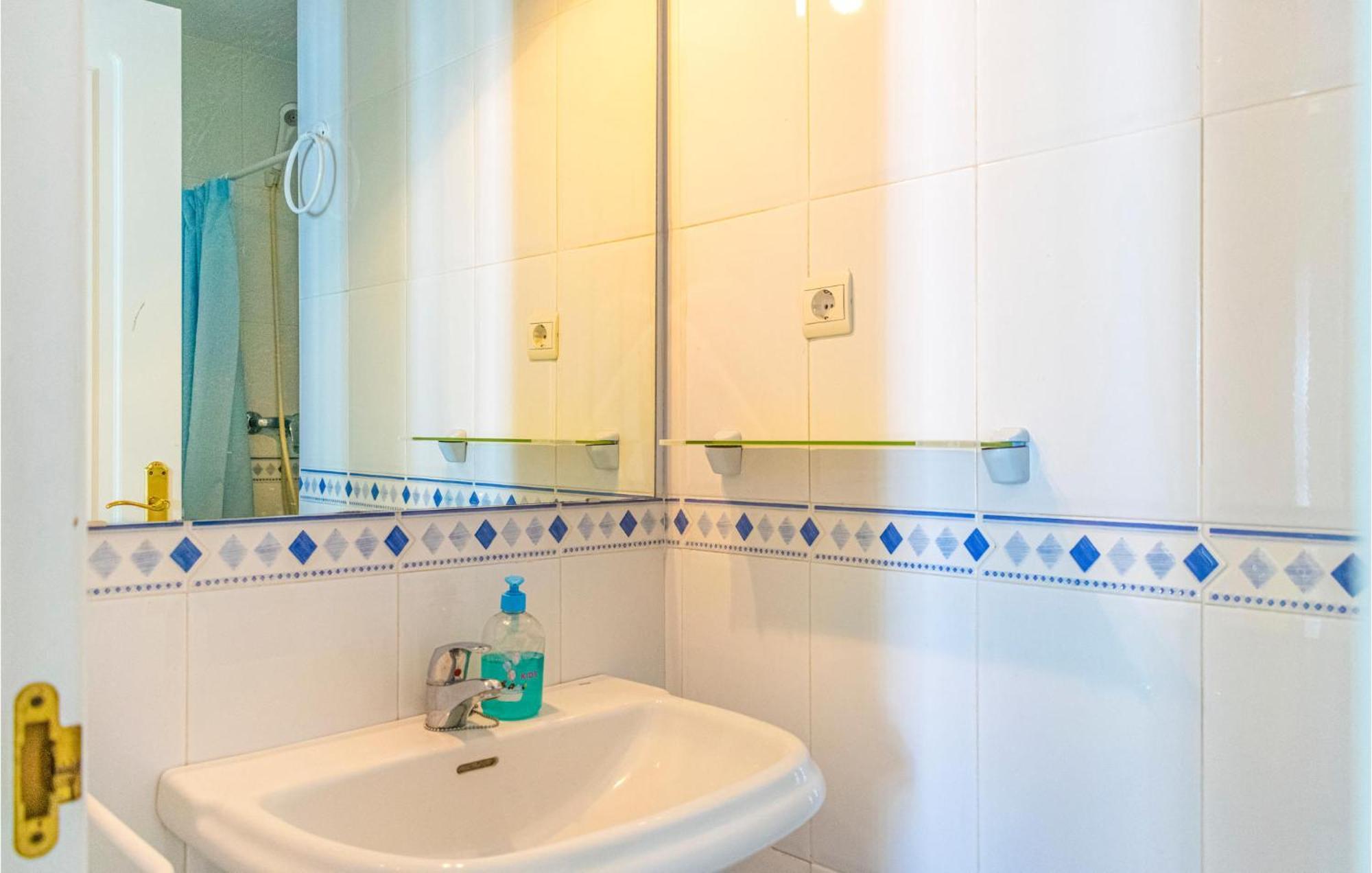 Lovely Apartment In Marbella With Kitchenette Ngoại thất bức ảnh