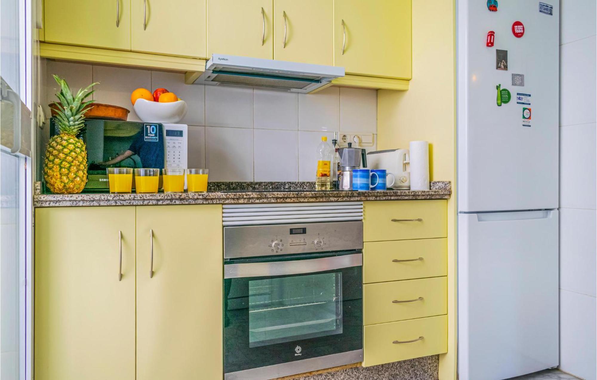 Lovely Apartment In Marbella With Kitchenette Ngoại thất bức ảnh