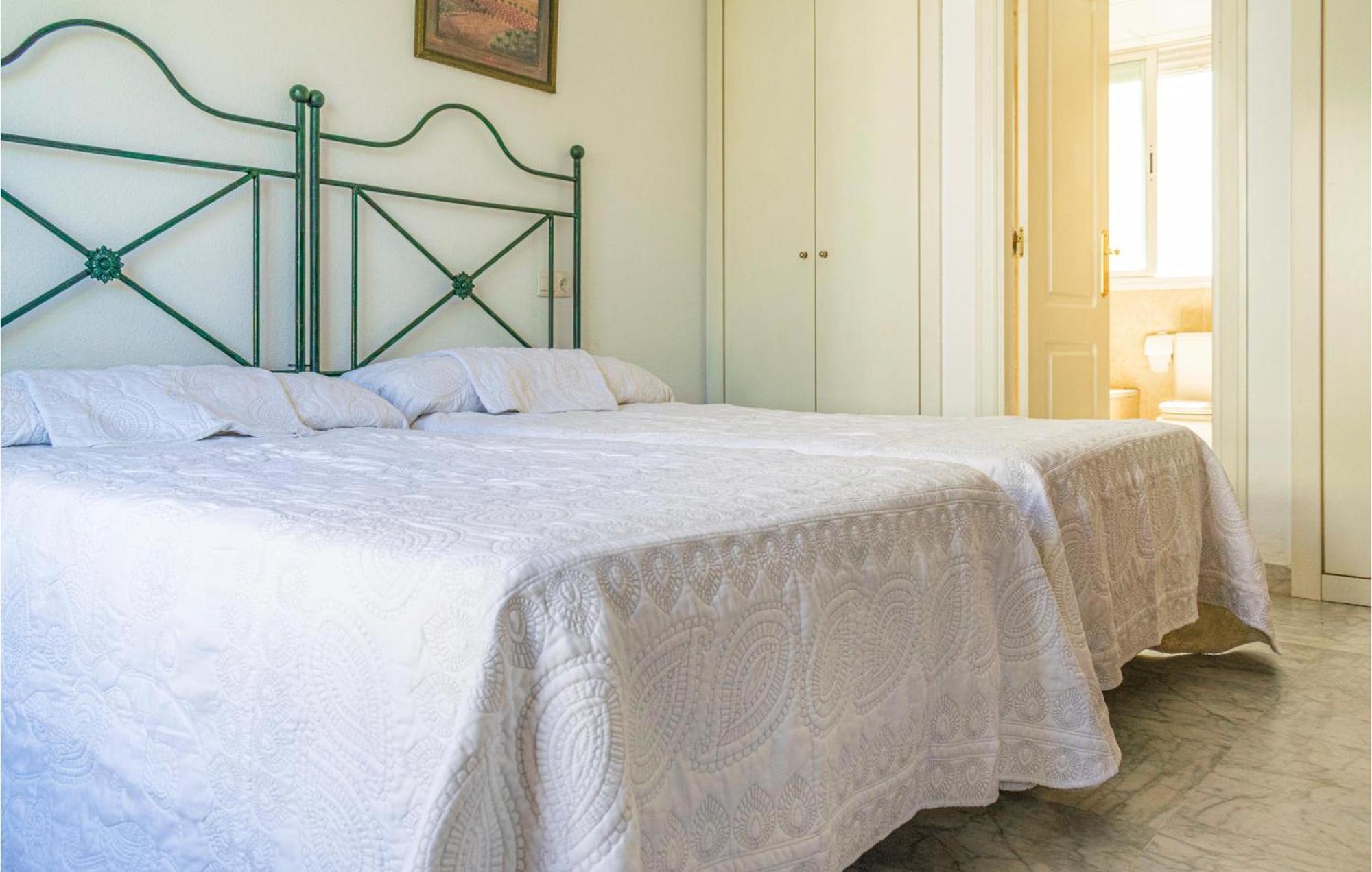 Lovely Apartment In Marbella With Kitchenette Ngoại thất bức ảnh